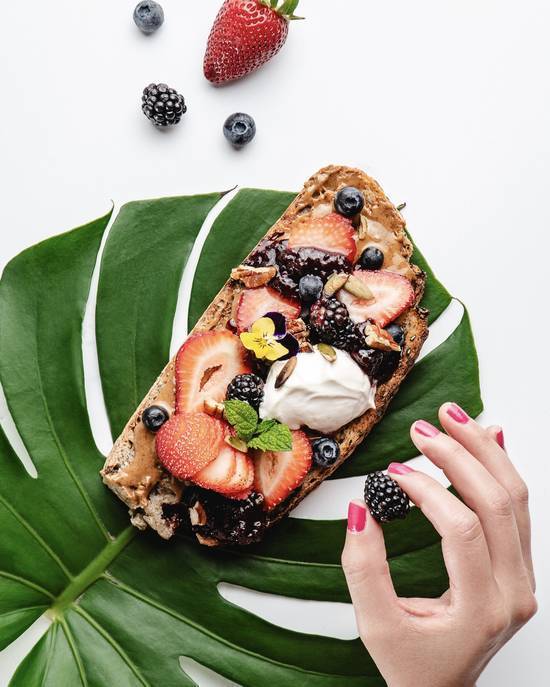 Berry shortcake toast