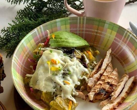 Chilaquiles verdes con pollo