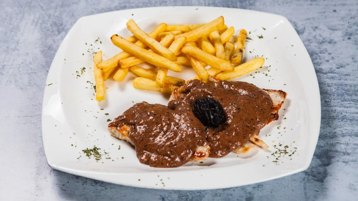 Ćuretina u sosu od suvih šljiva