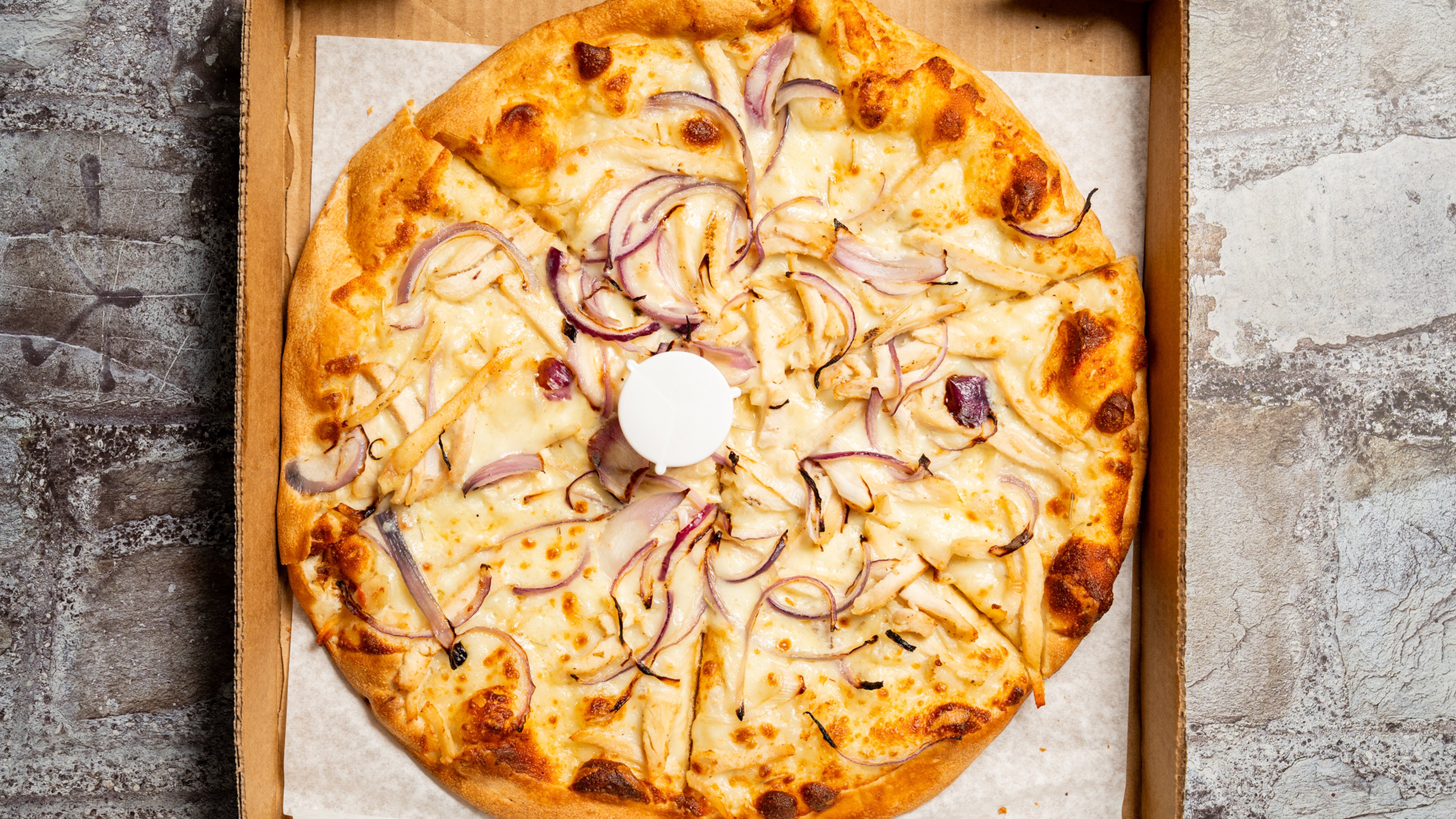 Roasted Garlic Chicken Alfredo (12" Medium)