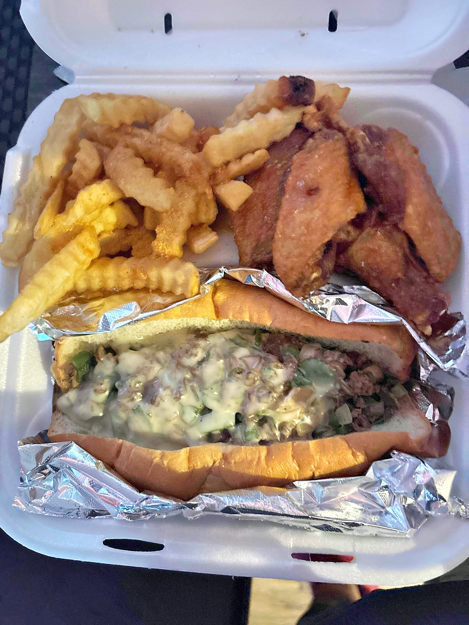 Philly and Wings (6 pcs)