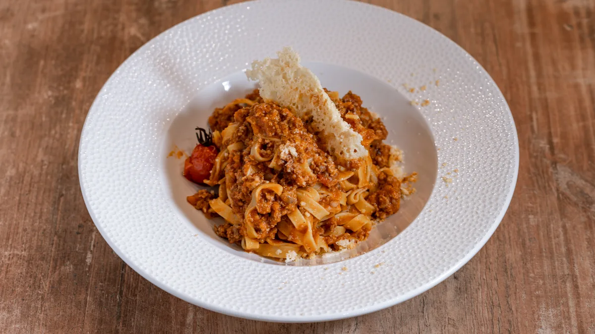 Házi tagliatelle bolognai raguval