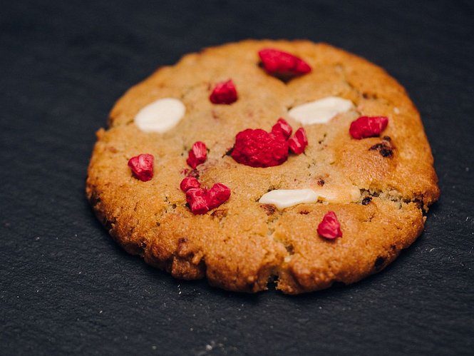 Amici Cookie - Bílá čokoláda s malinami