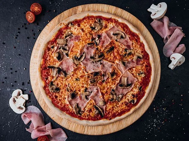 Bezlepková pizza se šunkou a žampiony