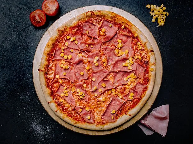 Bezlepková pizza se šunkou a kukuřicí
