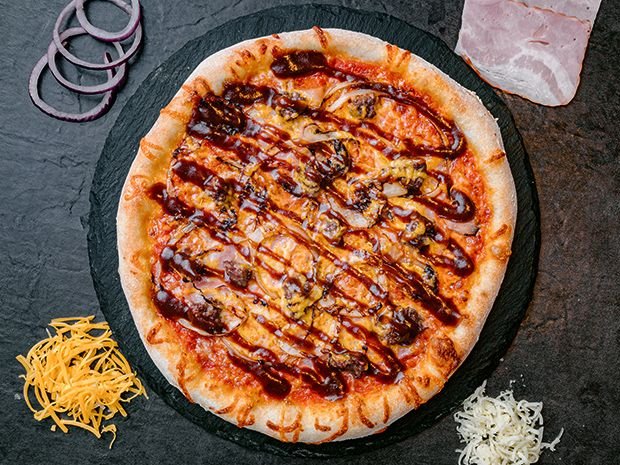 Malá Bacon Burger Pizza