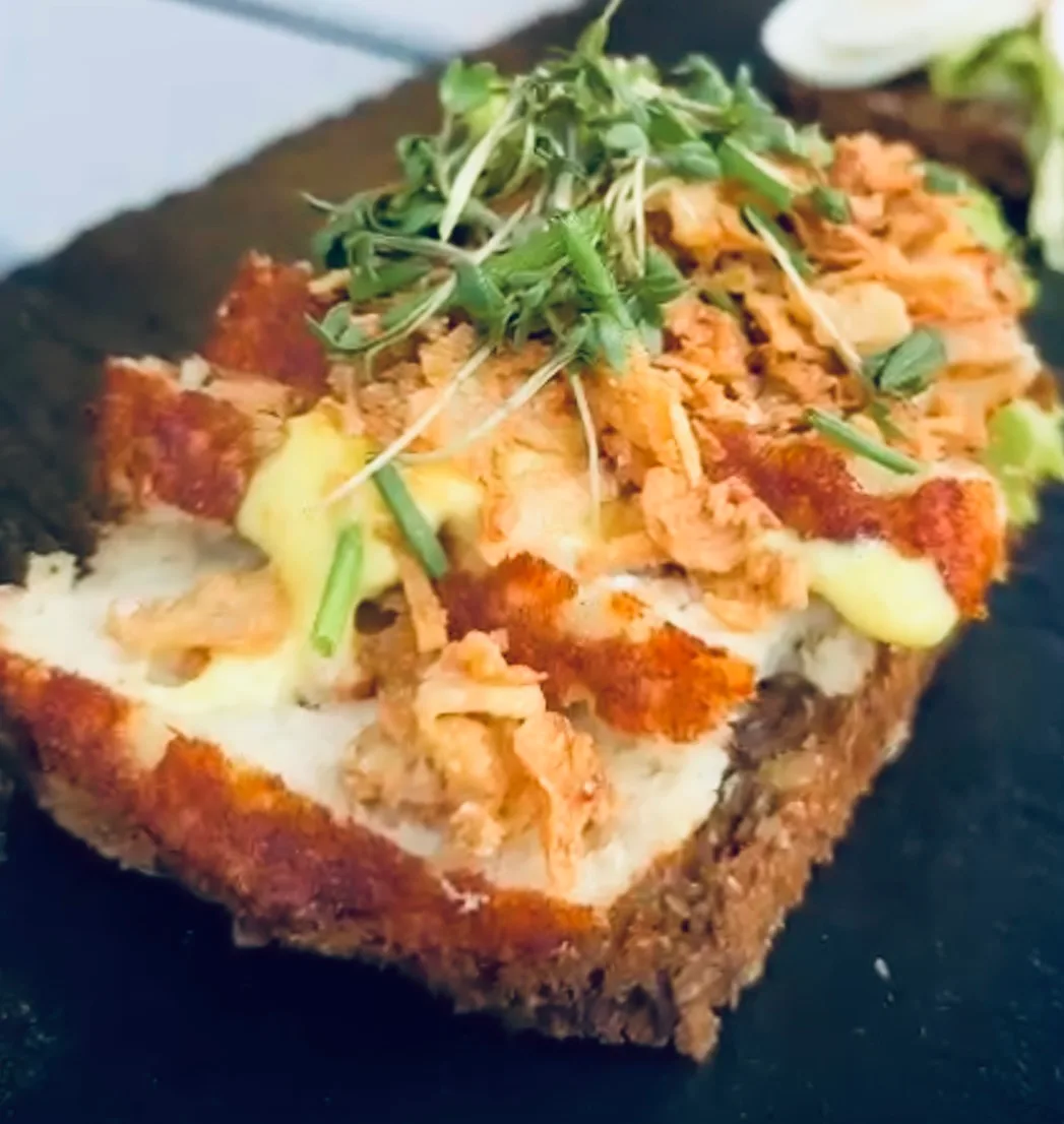 Fiskefrikadelle med tartarsauce og purløg