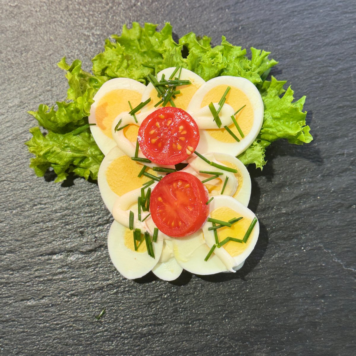 Æg med mayonnaise og tomater (V)