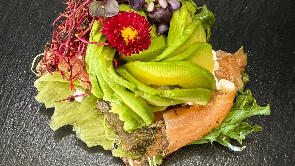 Laks med Avokado, Hytteost and Spire