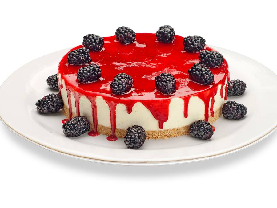 Torta Cheesecake com Calda de Frutas Silvestres