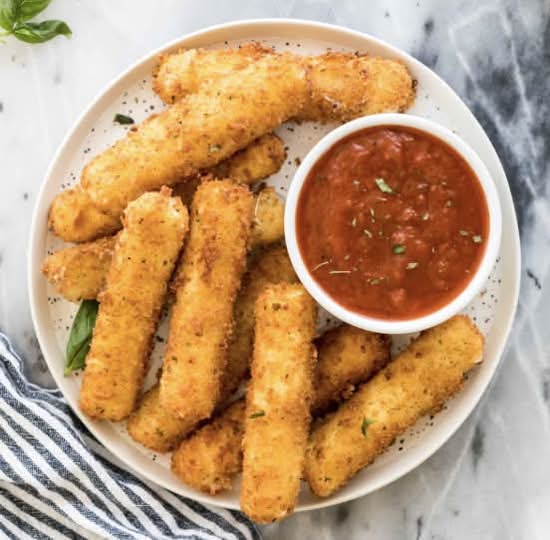 Mozzarella Stick w/ Marinara (8)