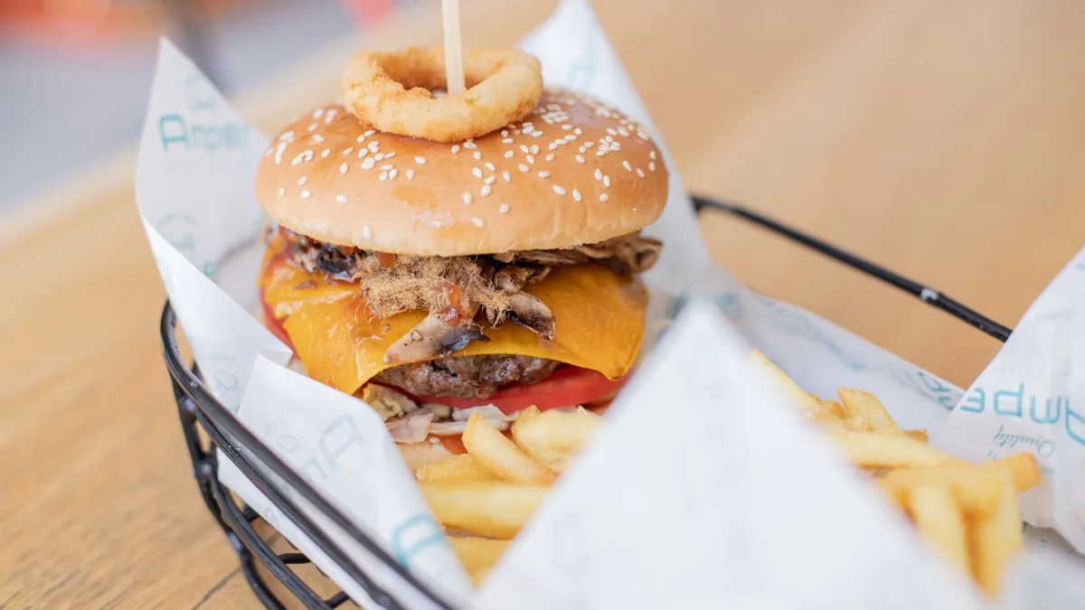Amper Domaćinski Burger