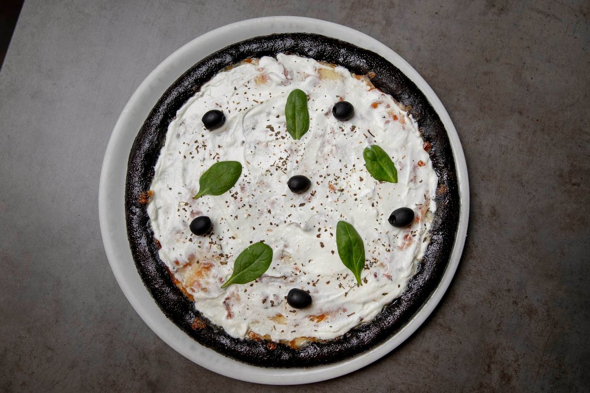 Pizza Carbonara (sa crnim testom) 32cm