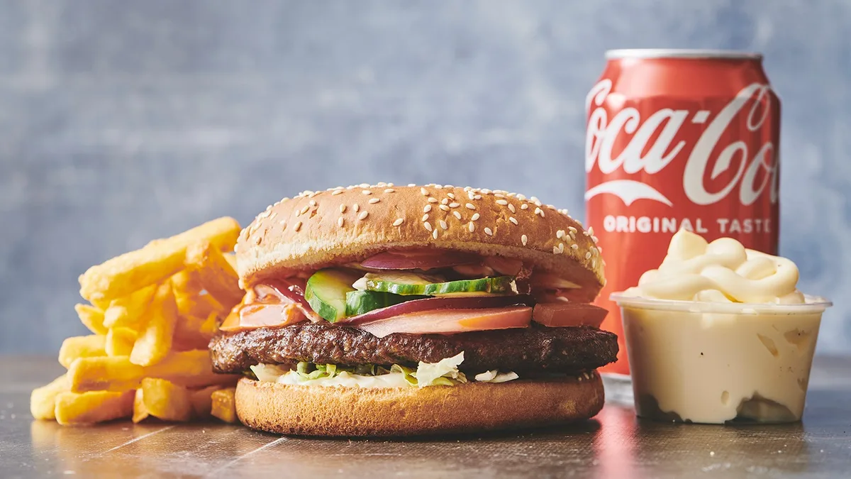 Burger med bøf og æg menu