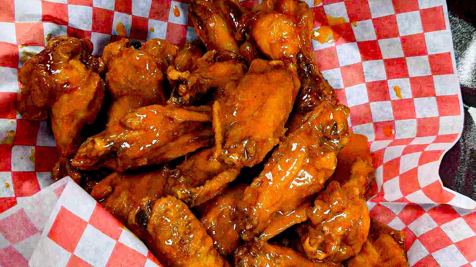 Medium Pizza-3 Toppings 10 wings with Veggies and Blue Cheese