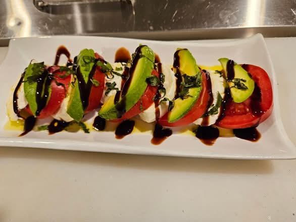 CA Avocado Tomato InsalataCaprese