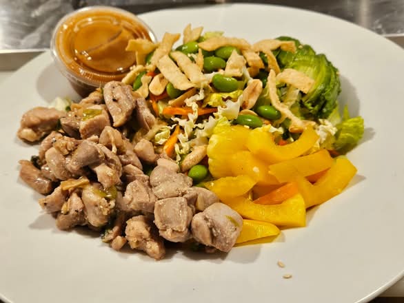 THAI SALAD "BOWL" WITH CHICKEN