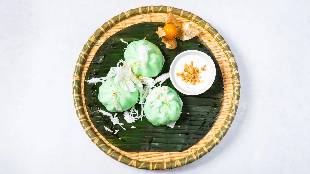 D7. Banh Bao La Dua