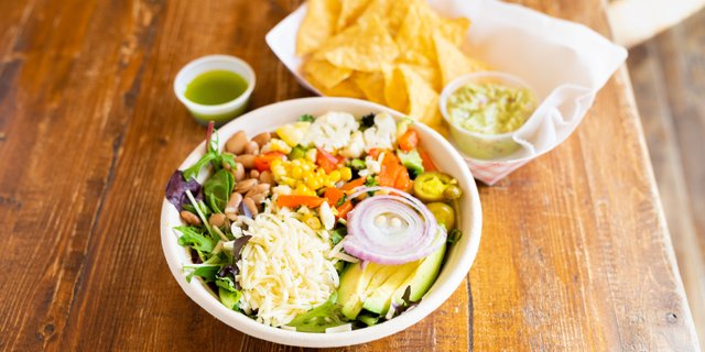 Vegetarian Salad Bundle (Chips and Guacamole)