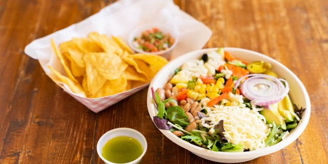 Vegetarian Salad Bundle (Chips and Salsa)