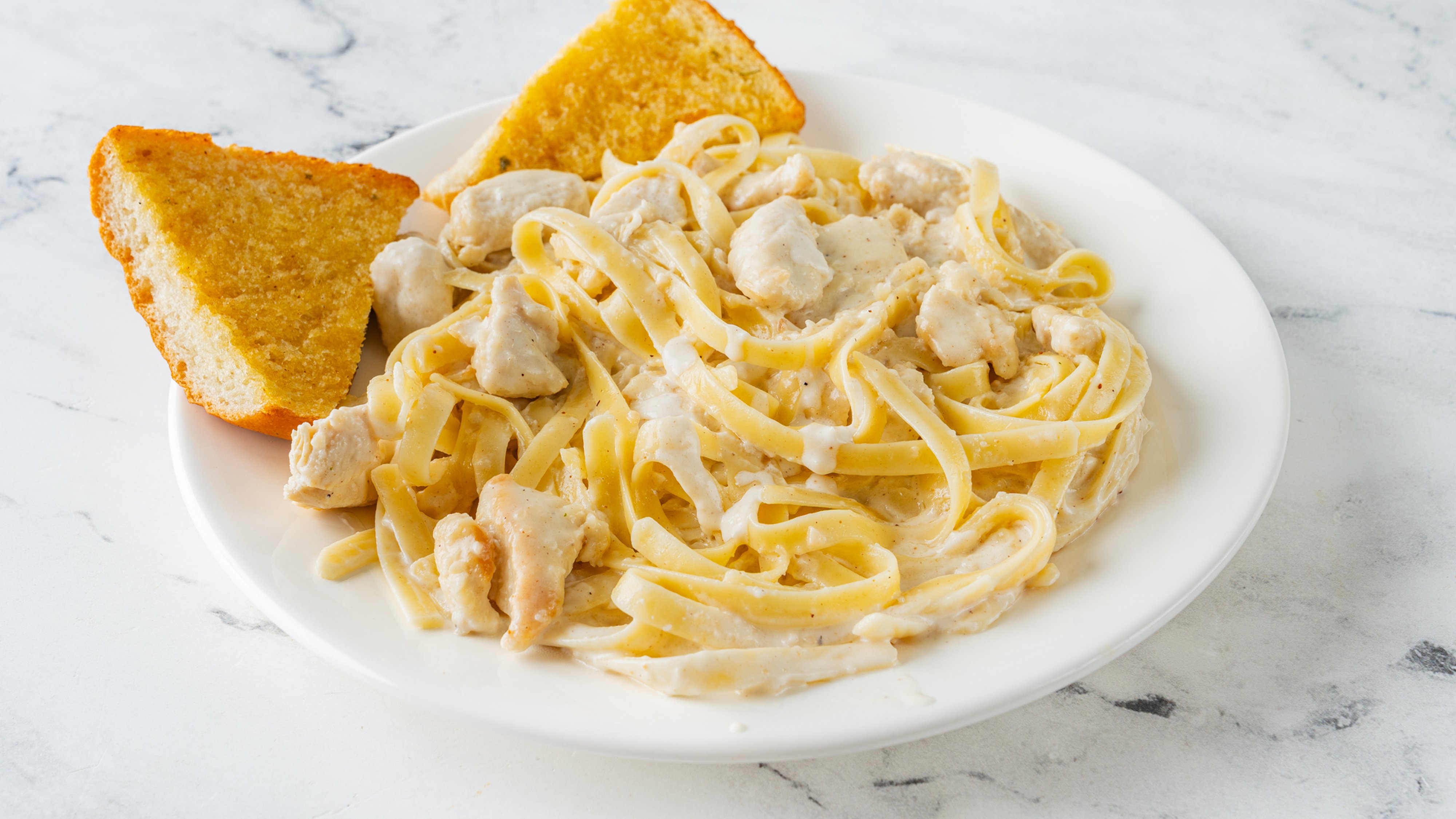Fettuccine Alfredo with Chicken lunch