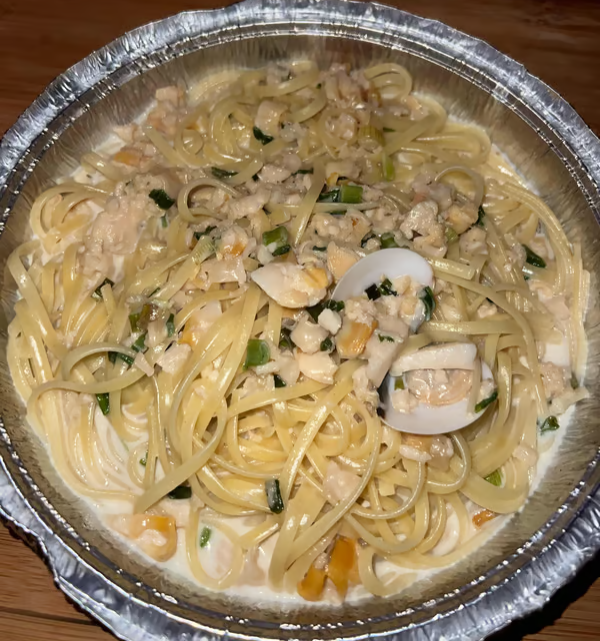 Linguine alla Vongole. White Sauce