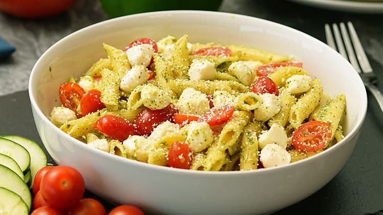 Caprese Pesto Pasta Salad