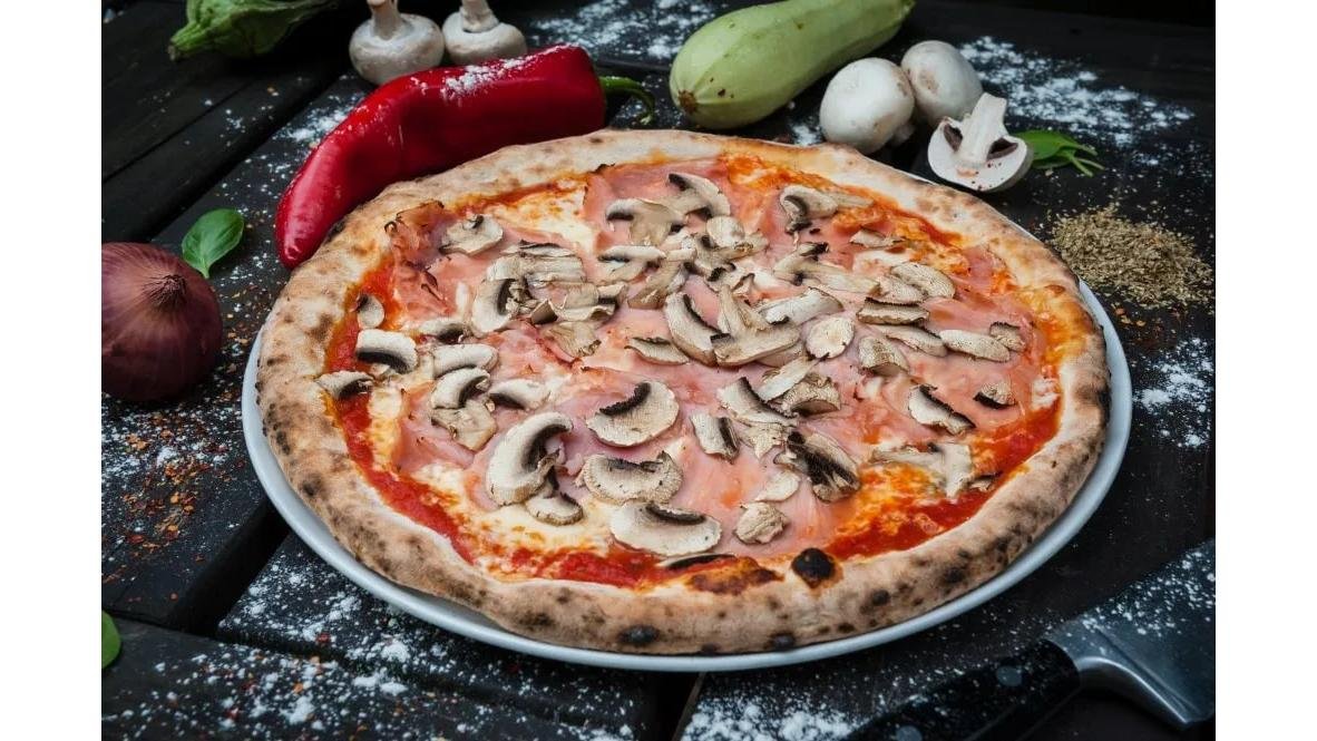 Pizza Prosciutto Funghi