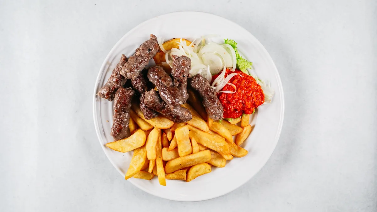 Ćevapi uz pommes frites