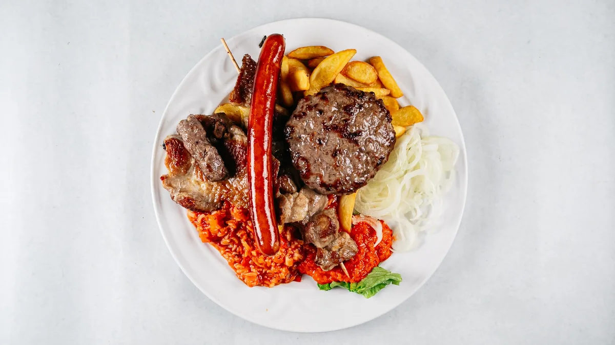 Miješano meso i pommes frites