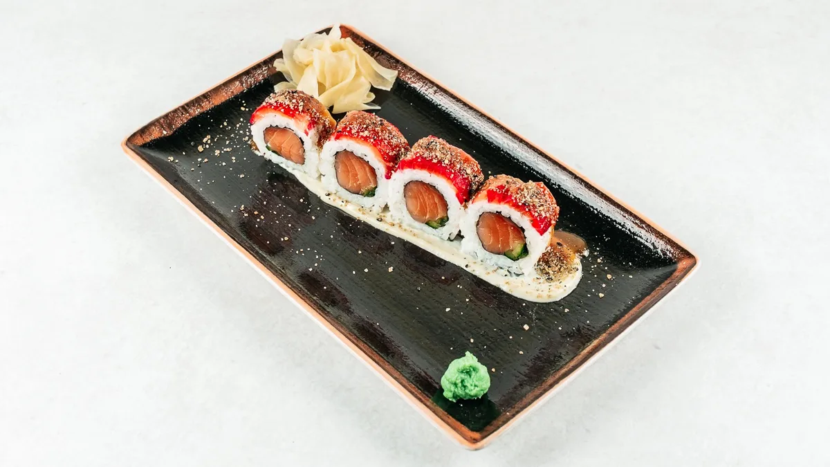 Avocado salmon roll