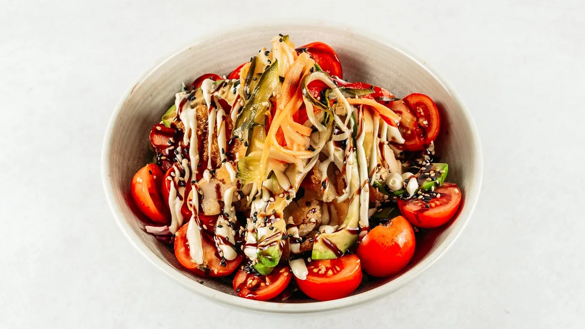 Salata s katsu piletinom