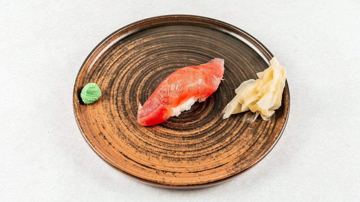 Tuna nigiri