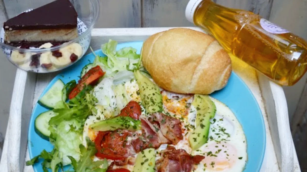 Keto1 - Baconandeggs paradicsommal és avokádóval   (60g zsír,40g fehérje,10g ch)
