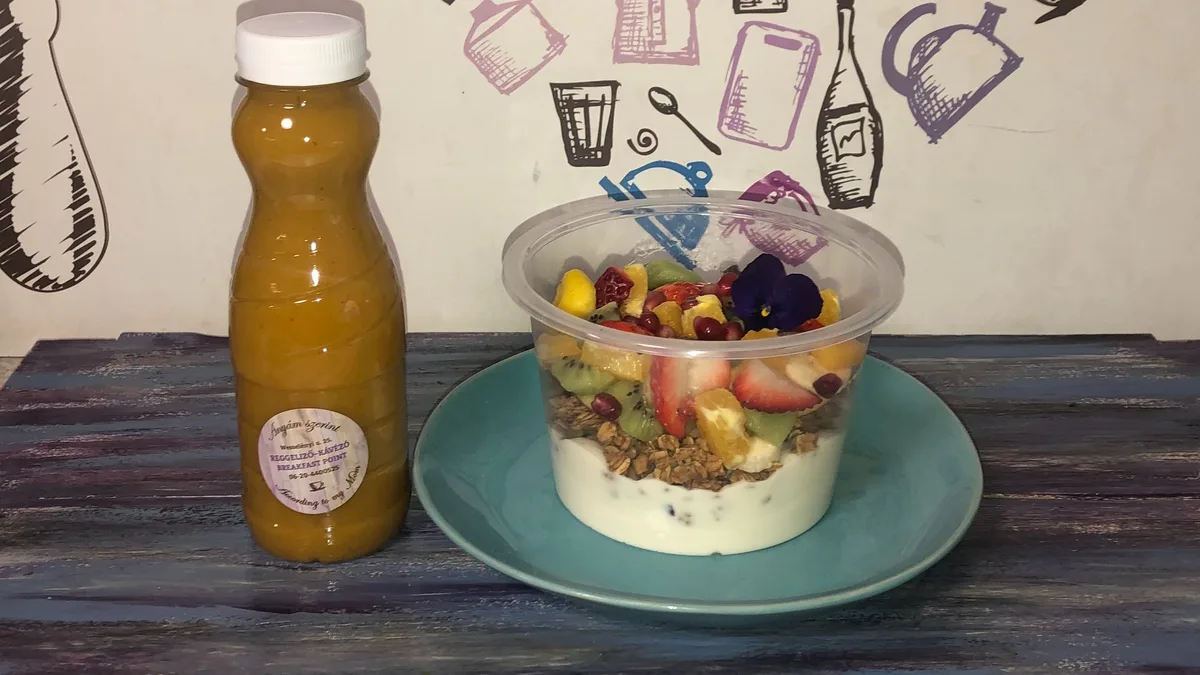 Menü V1 -Granola, kókuszjoghurt, friss gyümölcsök és egy választott smoothie 3dl