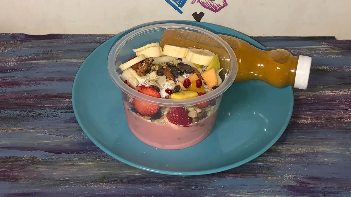 Menü V3-Smoothie bowl és egy zabtejes matcha latte