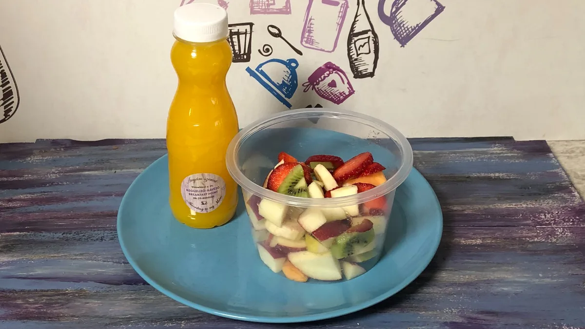 Menü V4-Gyümölcssaláta és egy választott friss smoothie
