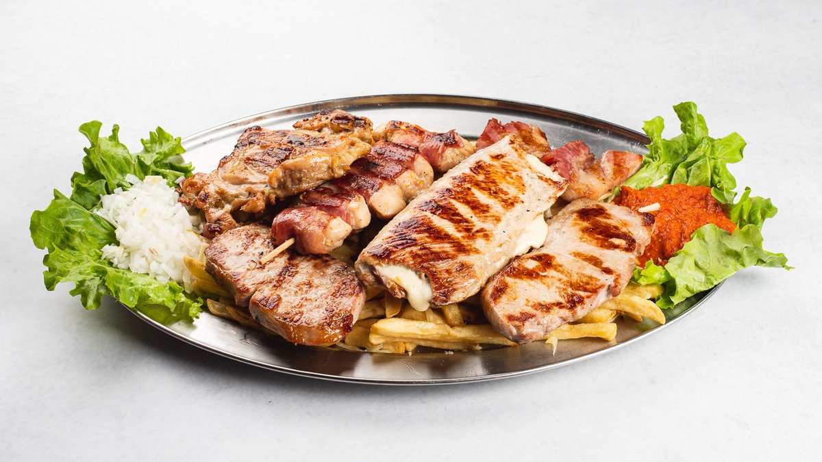 Mix Grill cu Cartofi Țărănești