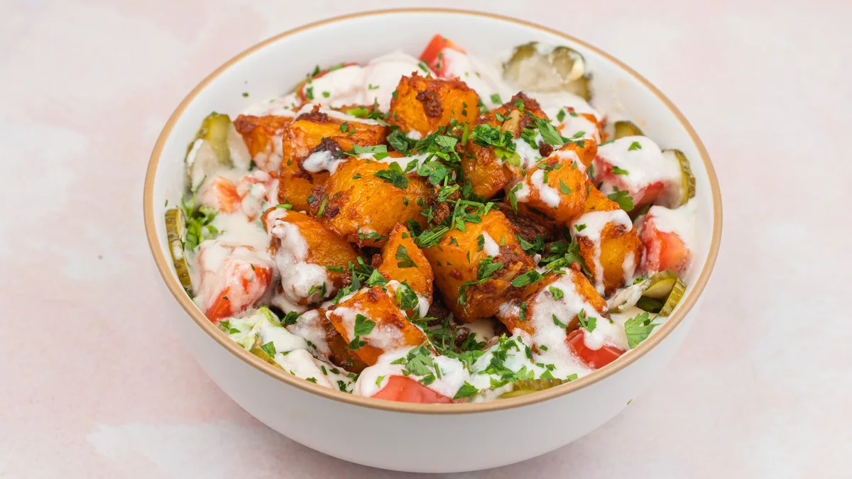 Salata sa začinjenim krompirom