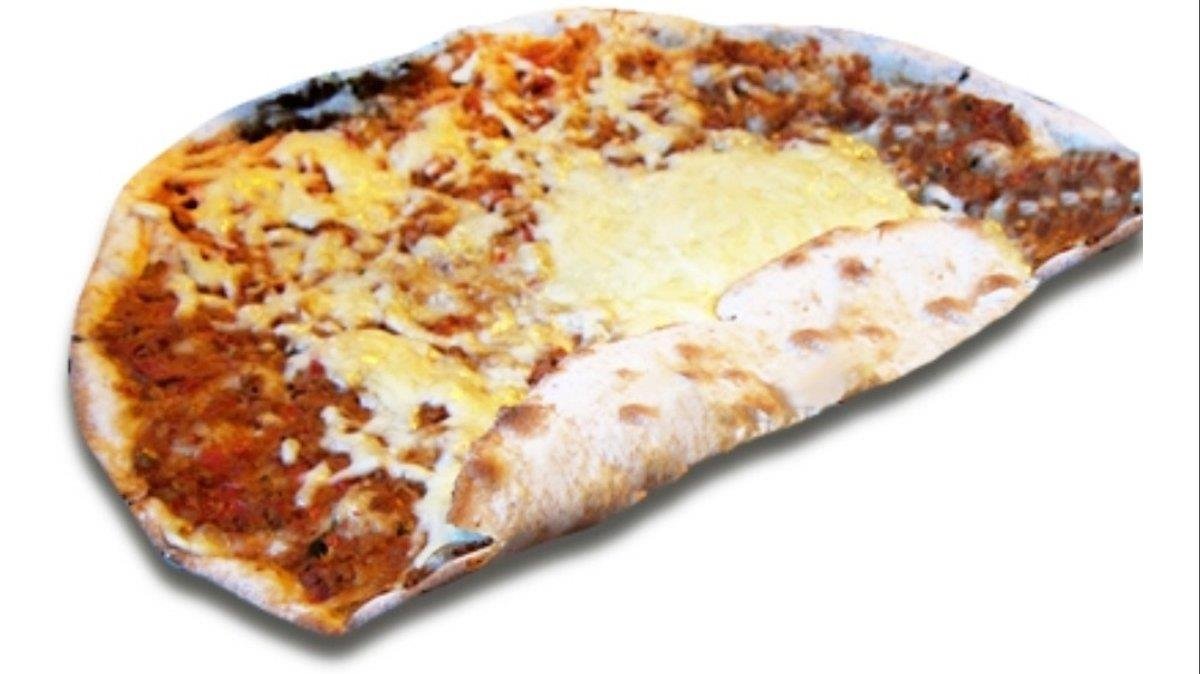 Lamadžo hovězí masem a sýrem