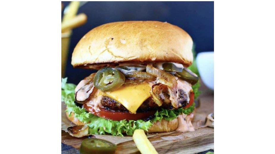 Chicken burger + Cartofi Prajiti
