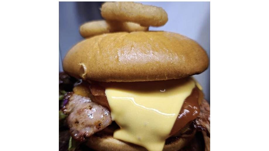 Magic crunch burger + Cartofi Prajiti