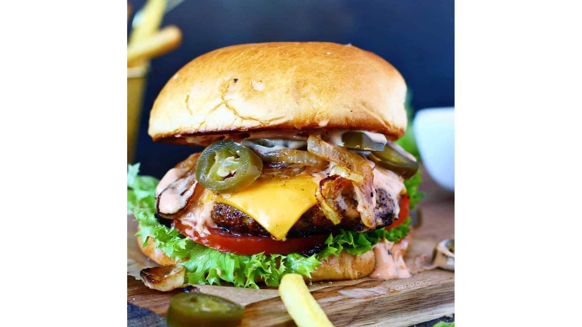 Spicy Burger+ Cartofi Prajiti