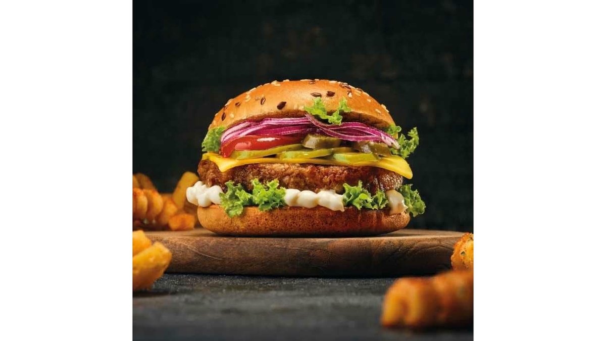 Vegan Burger + Cartofi Prajiti