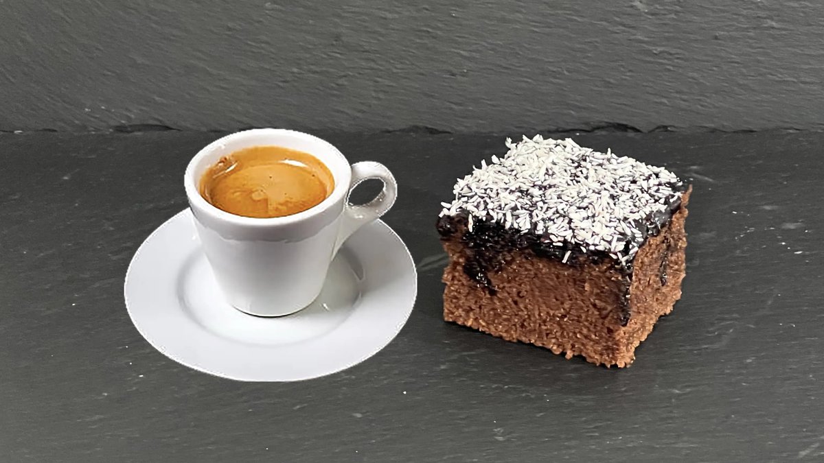 Cafea (dublu espresso 80 ml) + desertul zilei