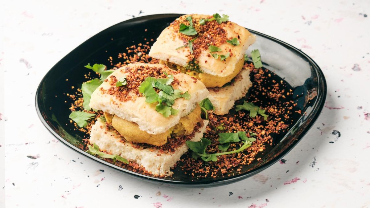 Vada Pav (Indian Spicy Burger)