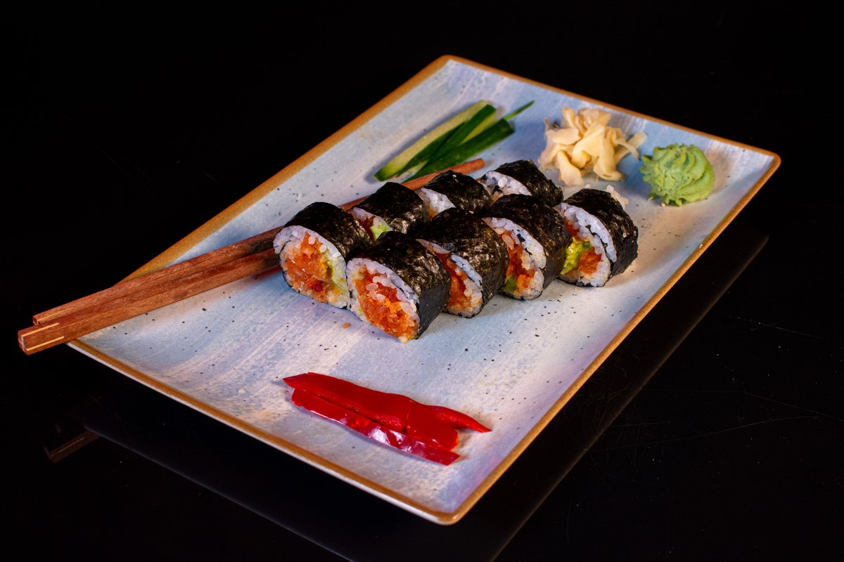 Big roll somon picant and avocado