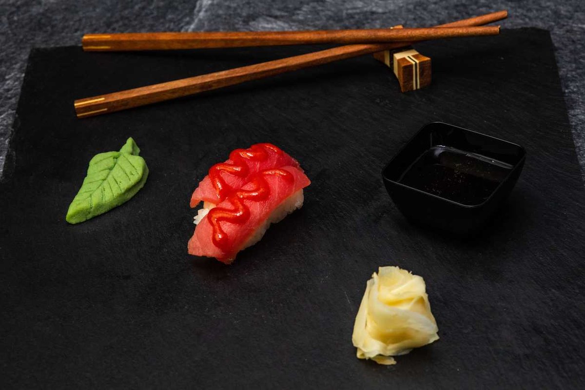 Nigiri cu ton picant