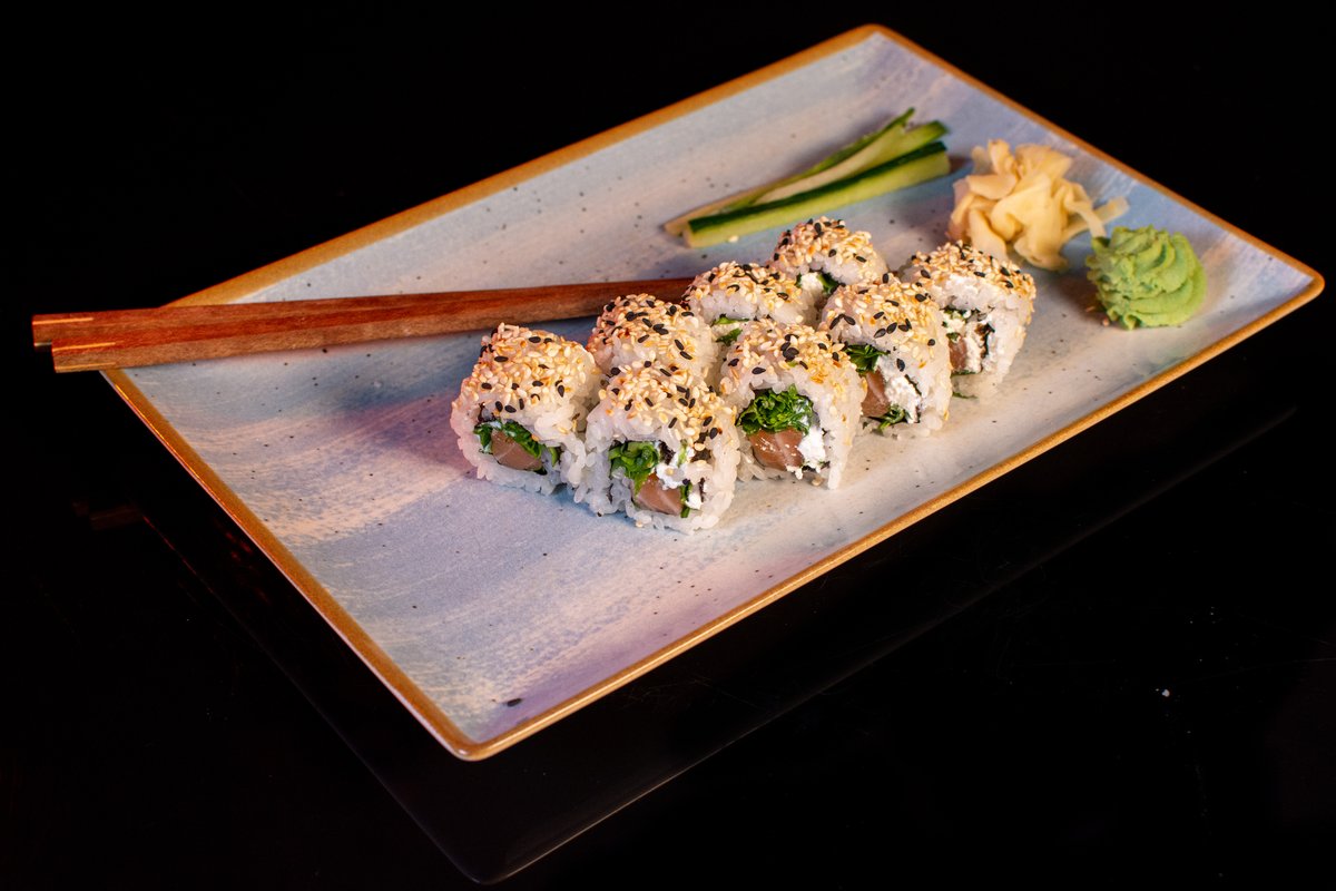 Roll somon and rucola