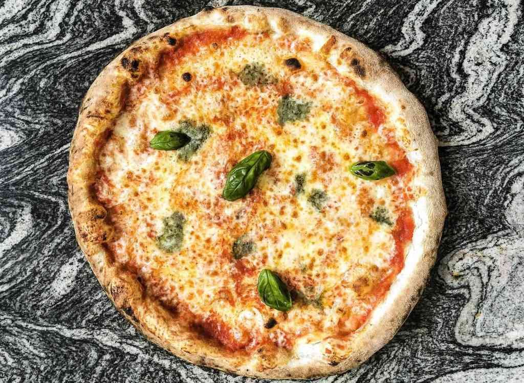 Pizza 4 formagi